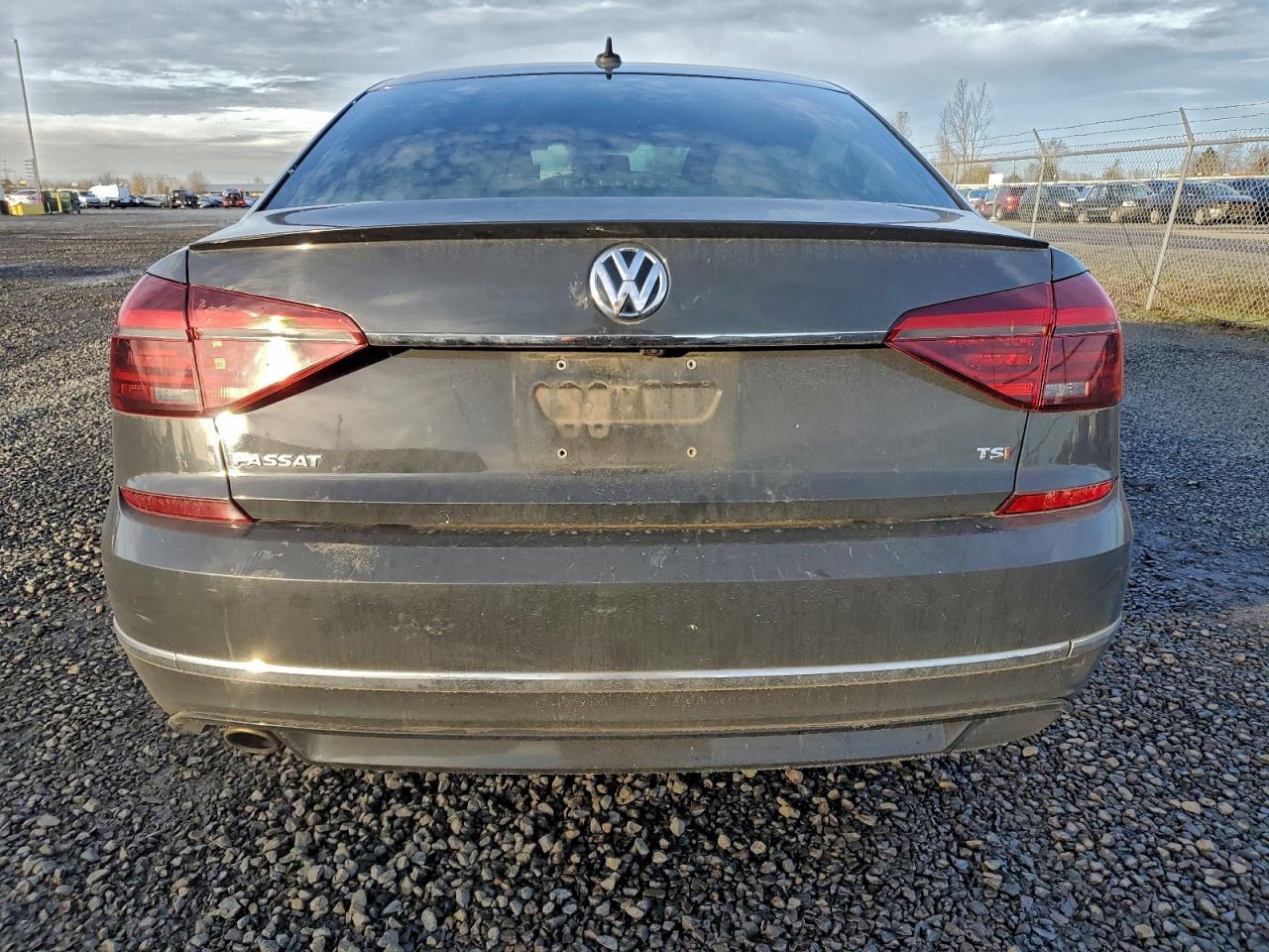 2017 VOLKSWAGEN Passat