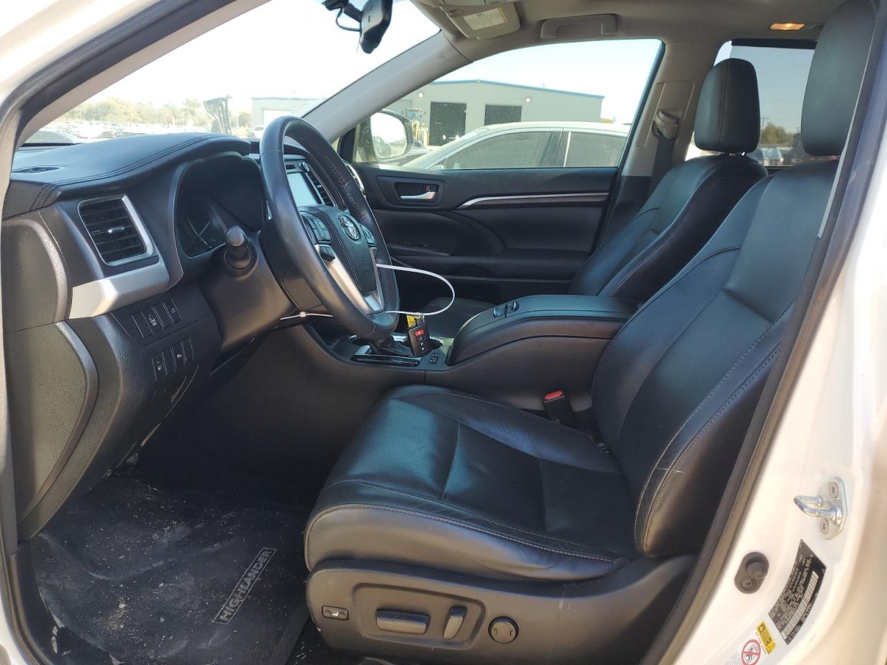 2016 TOYOTA HIGHLANDER