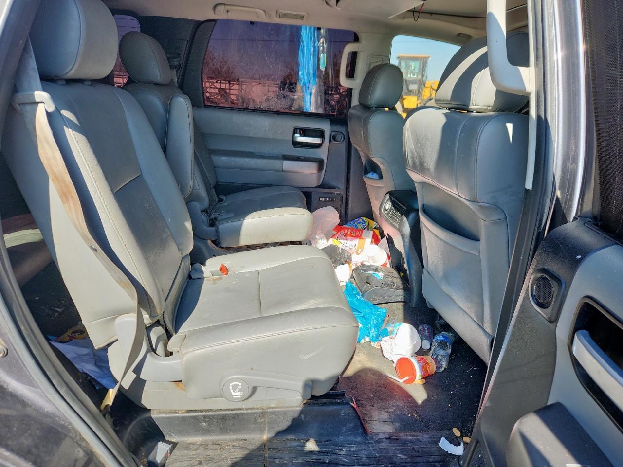 2013 TOYOTA Sequoia