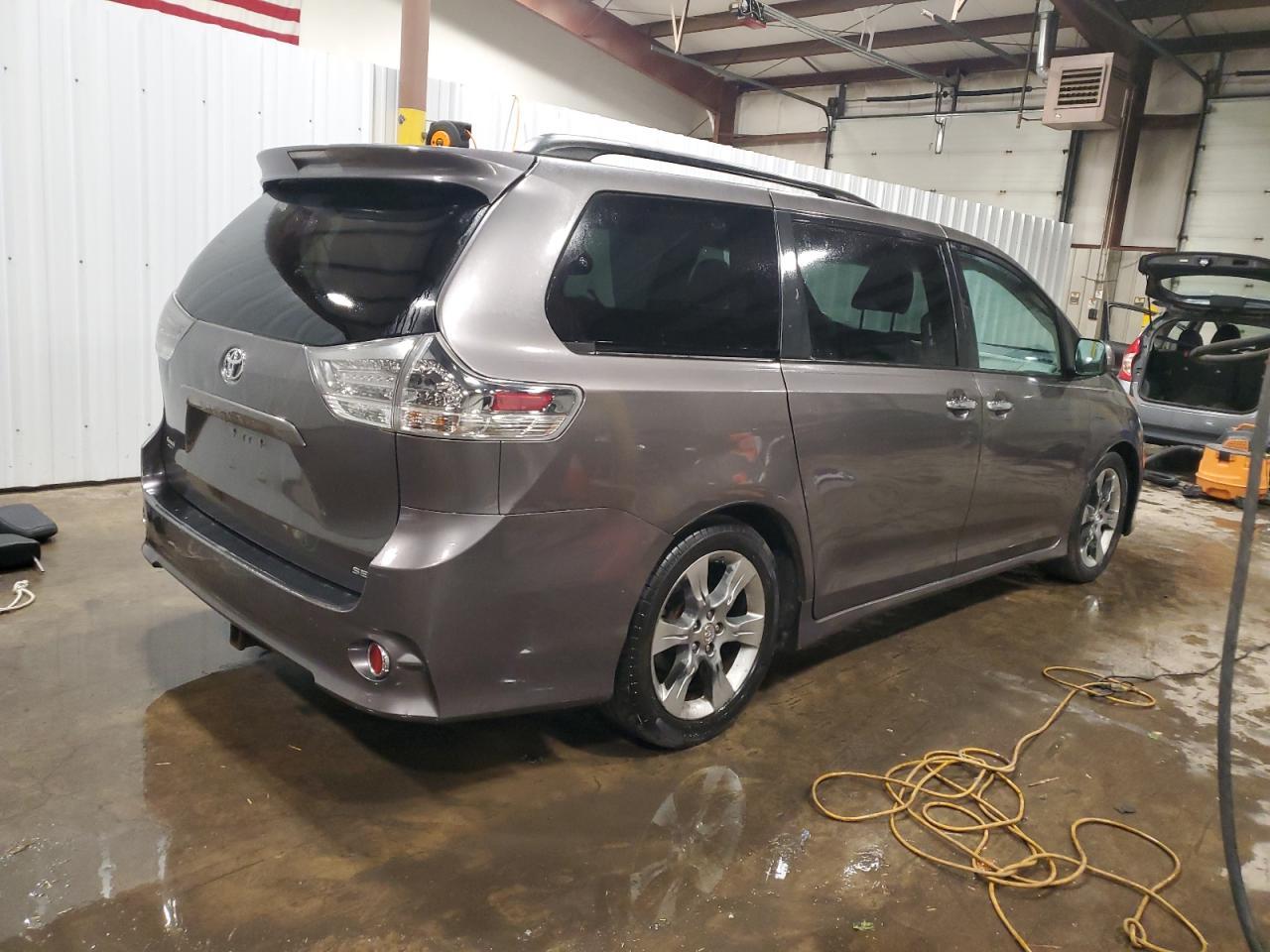 2013 TOYOTA SIENNA