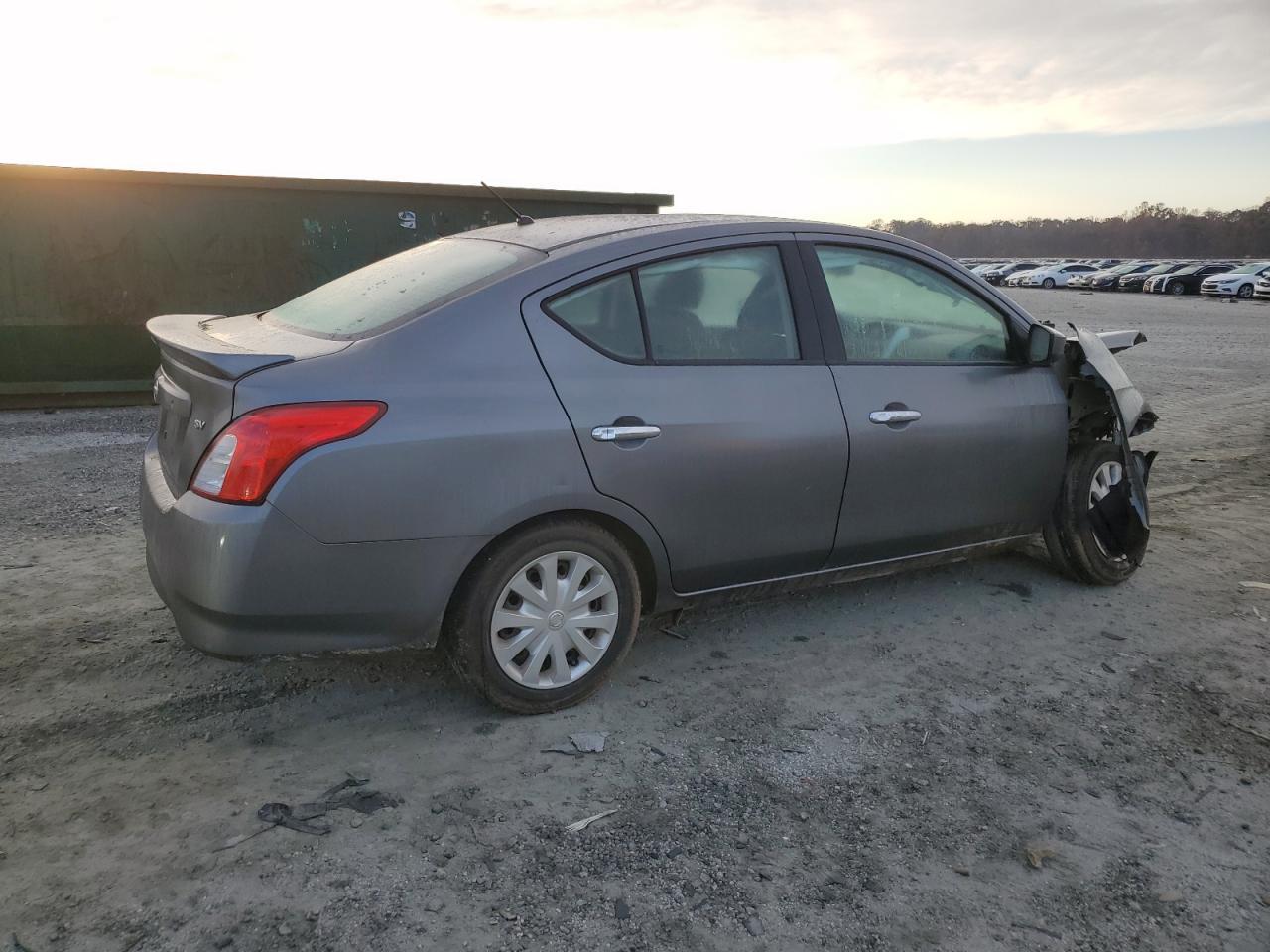 2017 NISSAN VERSA