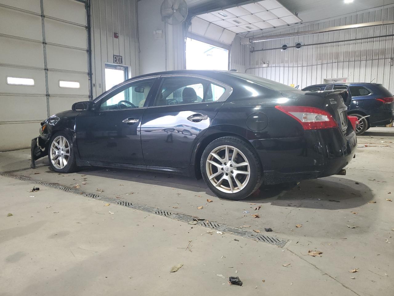 2011 NISSAN Maxima