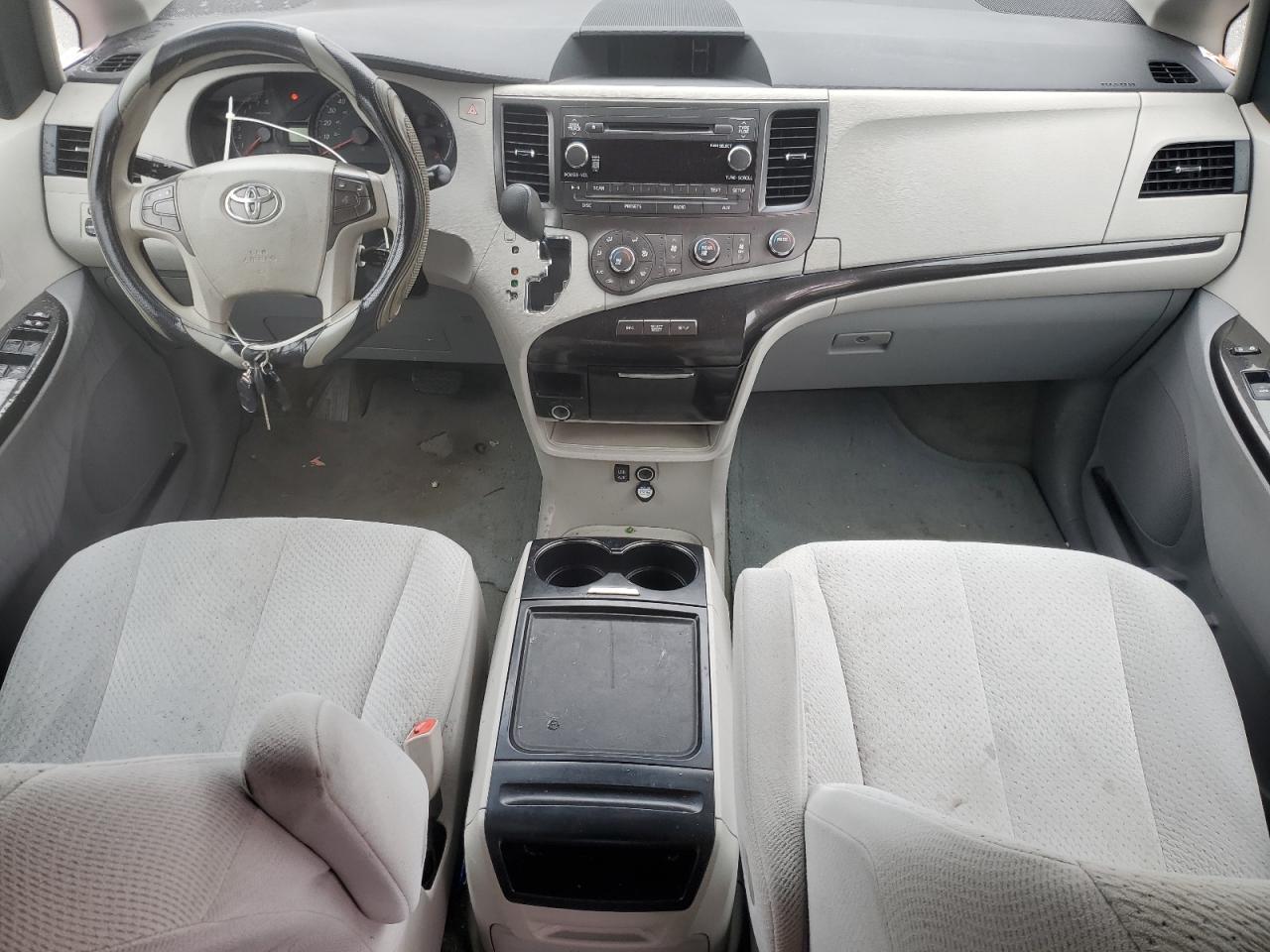 2012 TOYOTA SIENNA