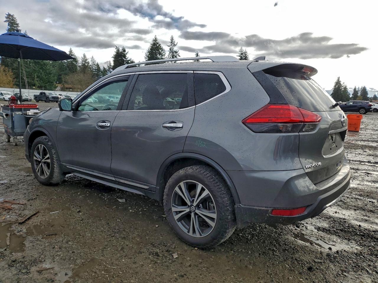 2017 NISSAN ROGUE