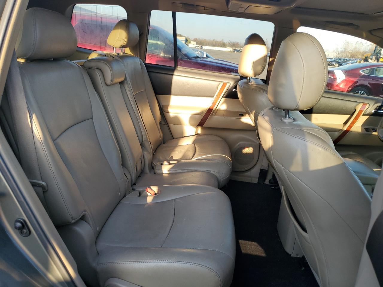 2011 TOYOTA HIGHLANDER