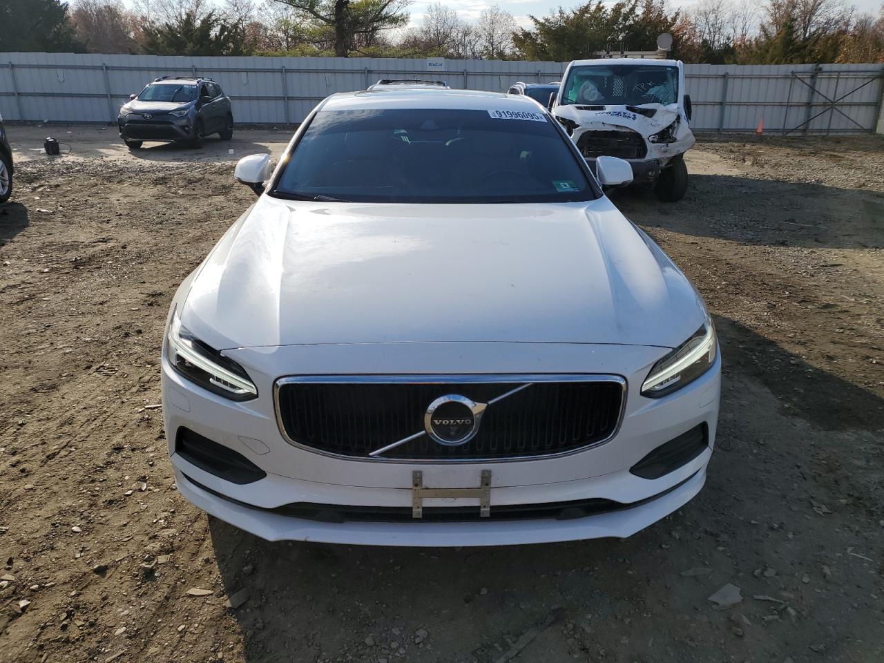 2018 VOLVO S90