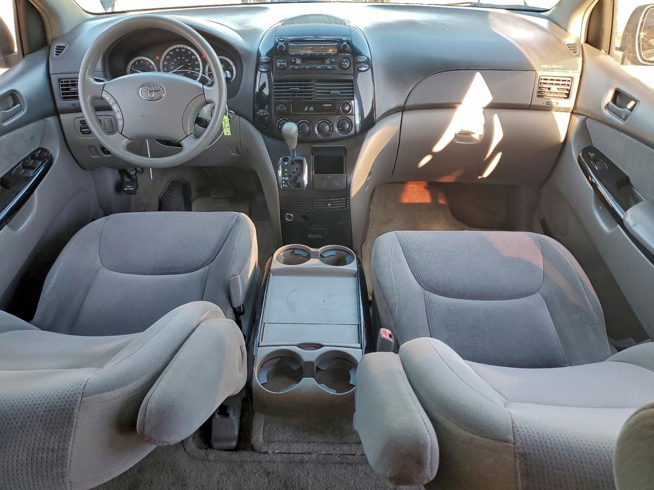 2005 TOYOTA SIENNA