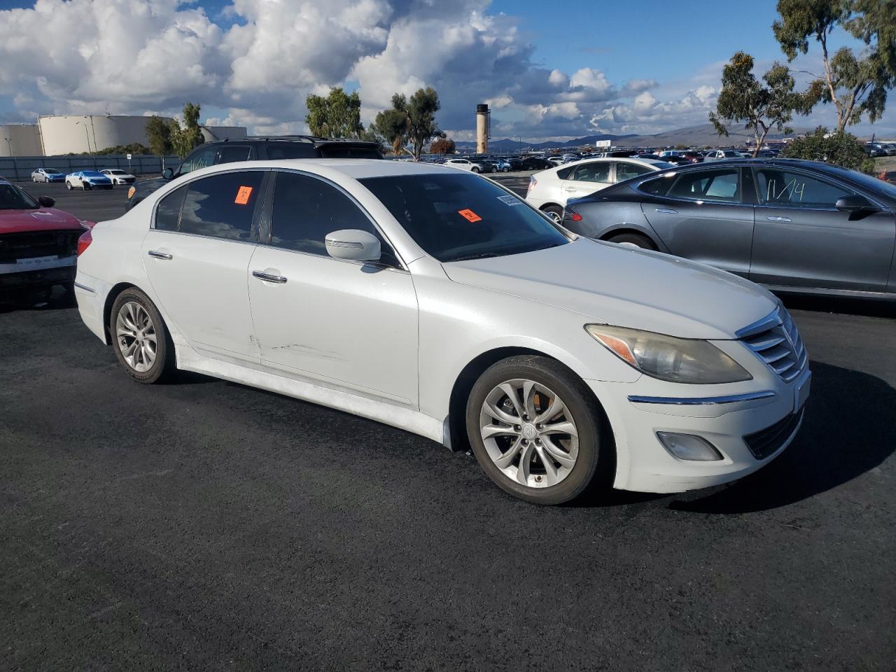 2013 HYUNDAI GENESIS