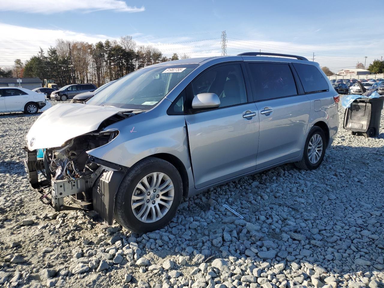2016 TOYOTA SIENNA
