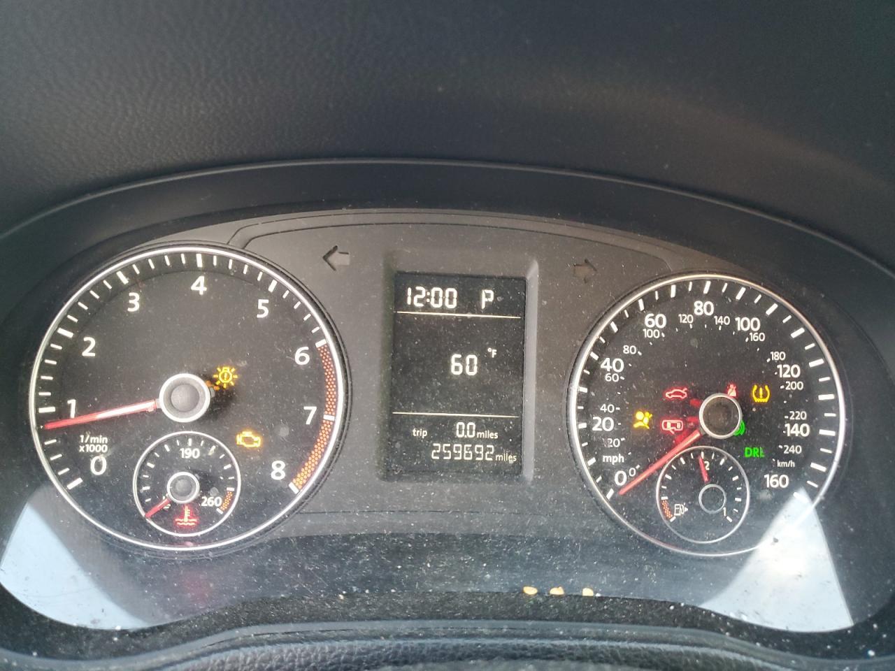 2013 VOLKSWAGEN Passat