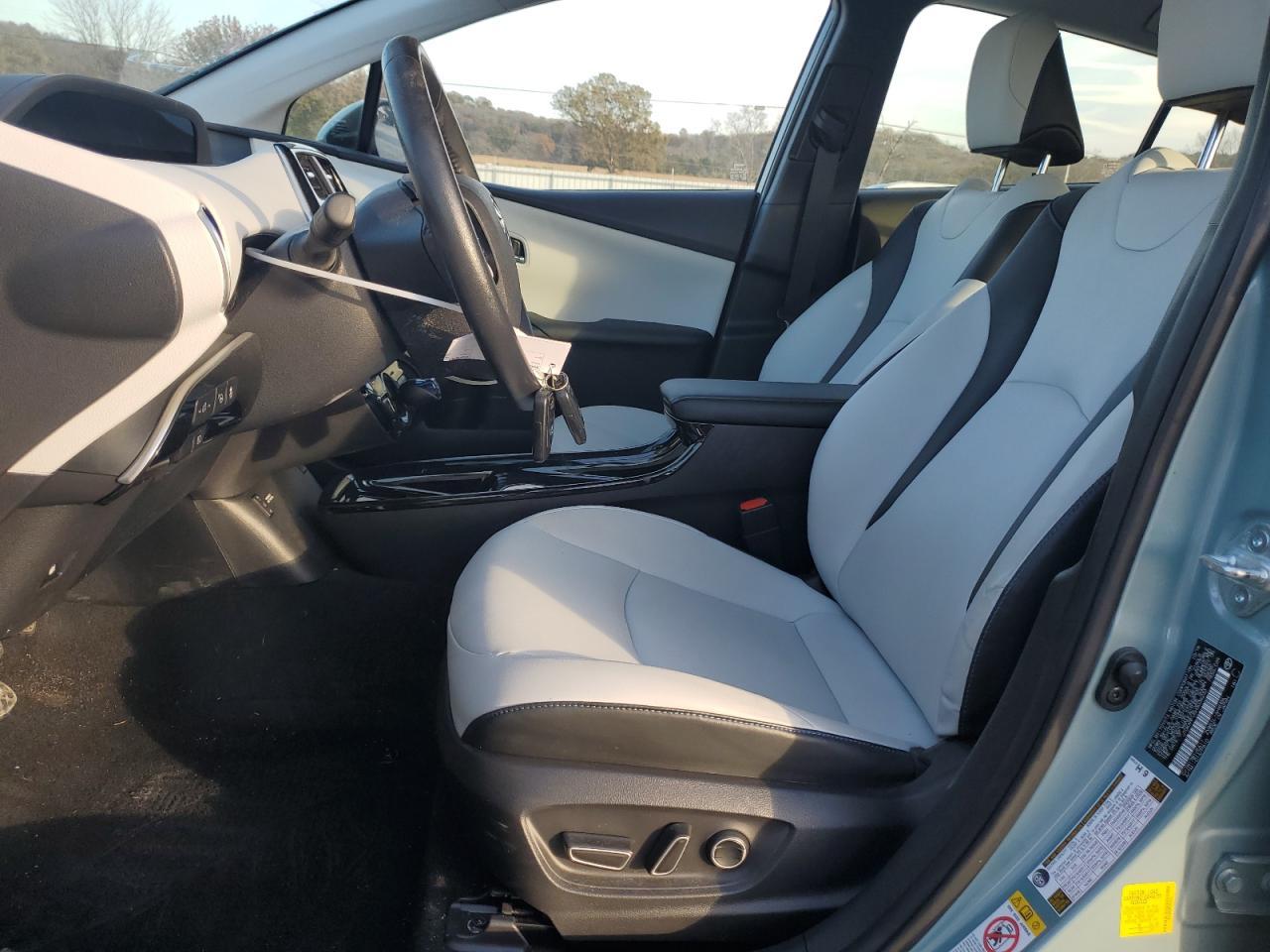 2017 TOYOTA PRIUS