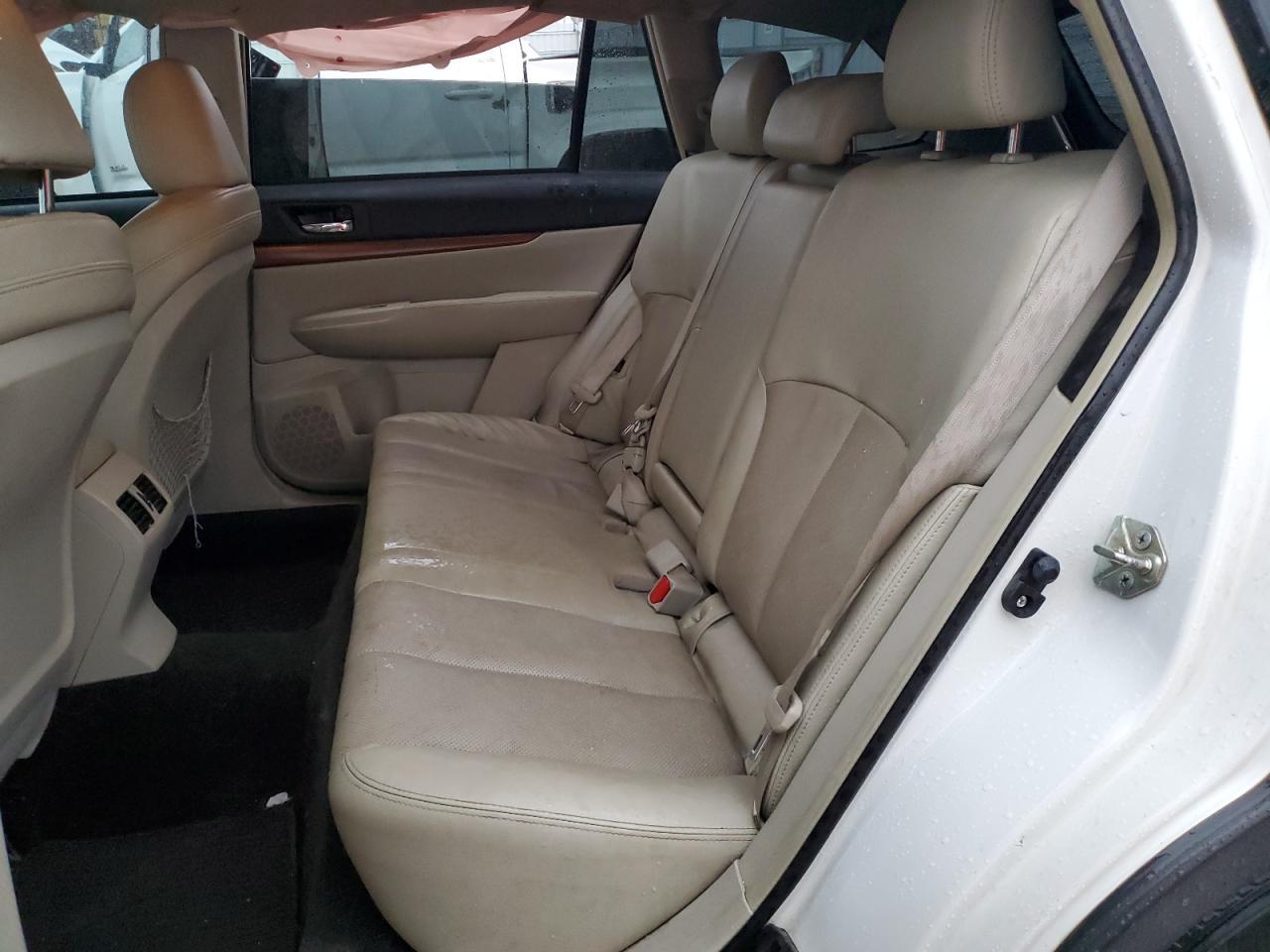 2014 SUBARU Outback