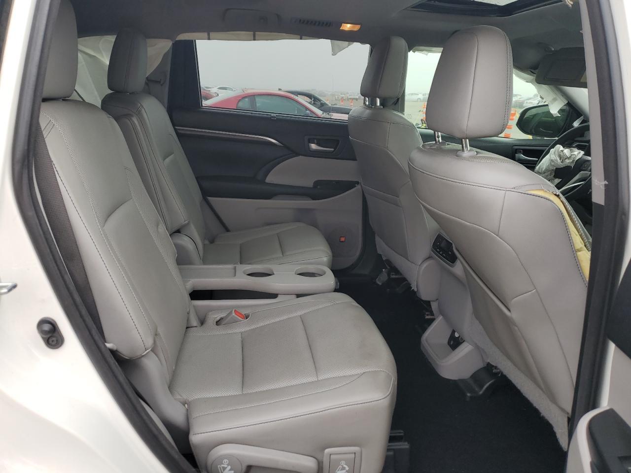 2015 TOYOTA HIGHLANDER