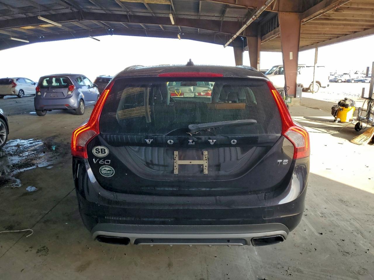 2015 VOLVO V60
