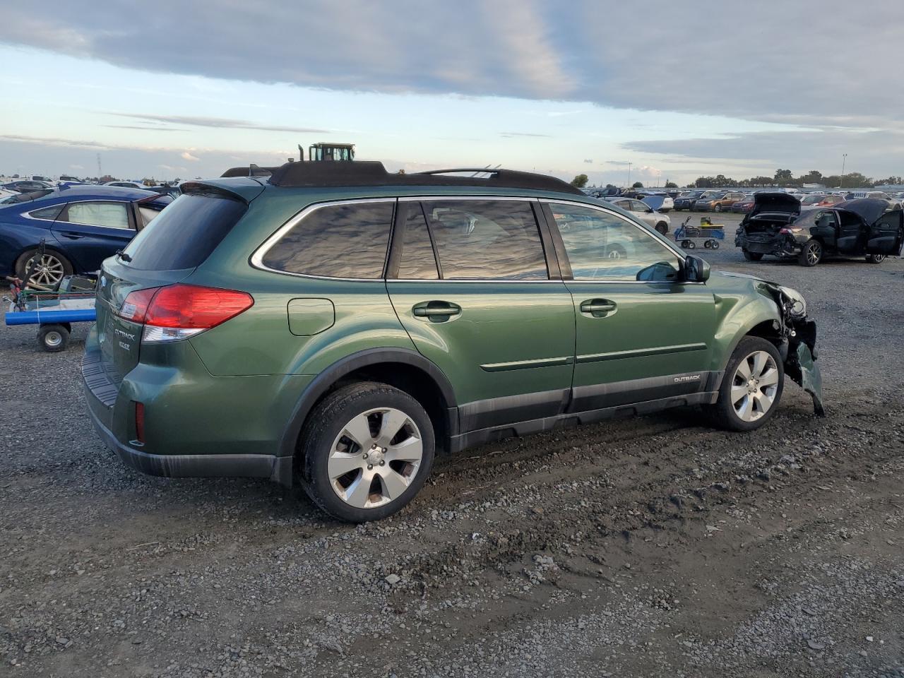 2013 SUBARU Outback