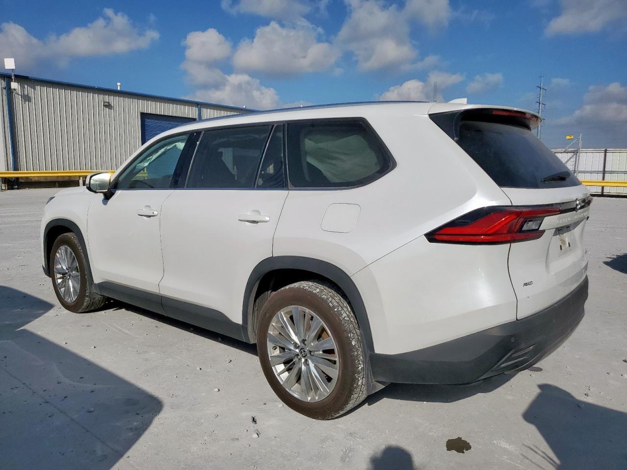 2024 TOYOTA HIGHLANDER