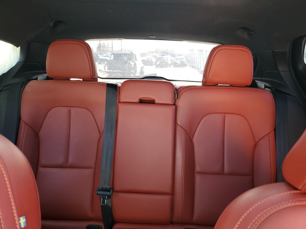 2019 VOLVO XC40