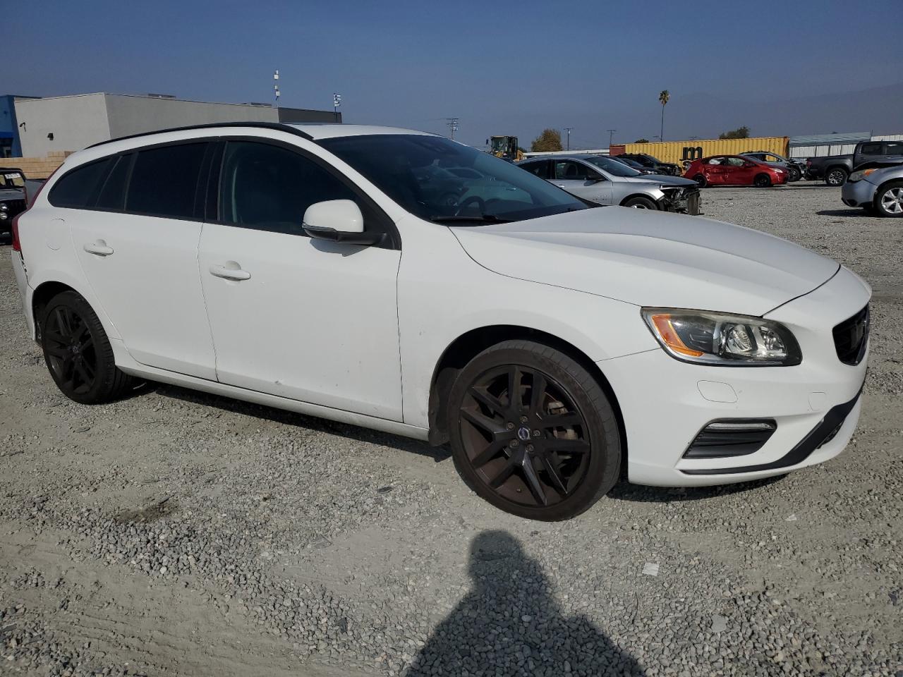2018 VOLVO V60