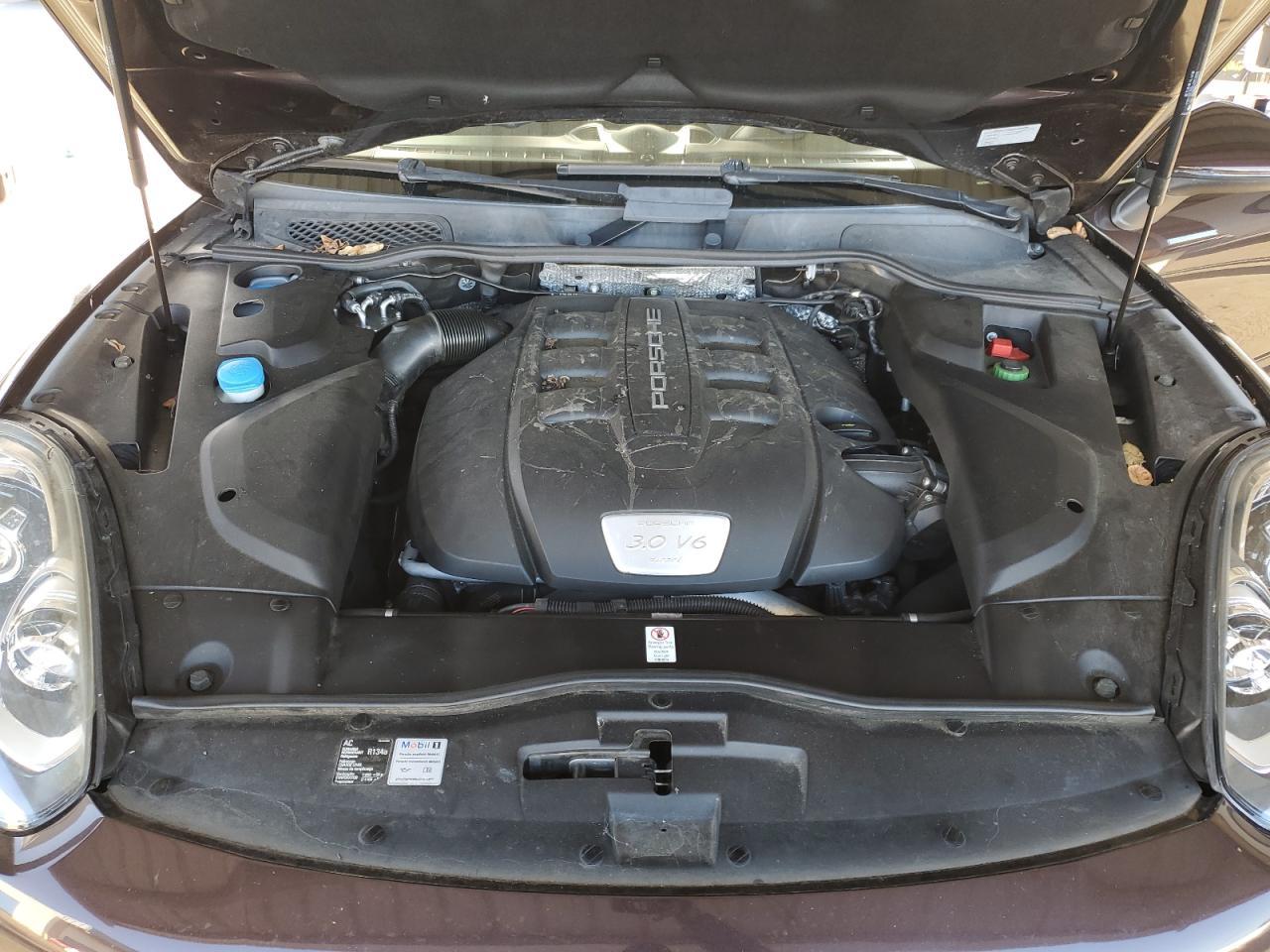 2015 PORSCHE CAYENNE