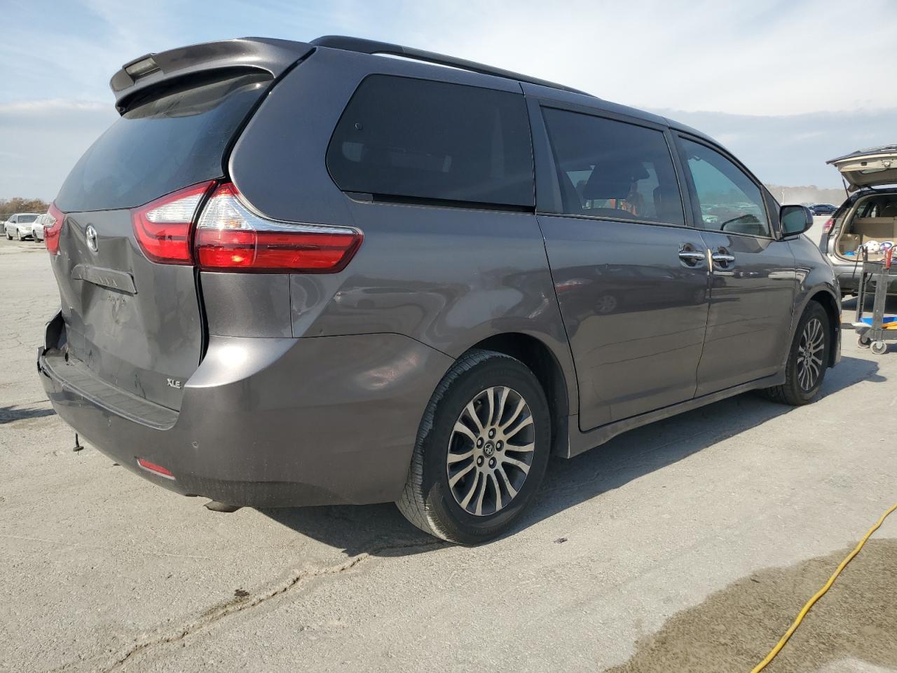 2019 TOYOTA SIENNA