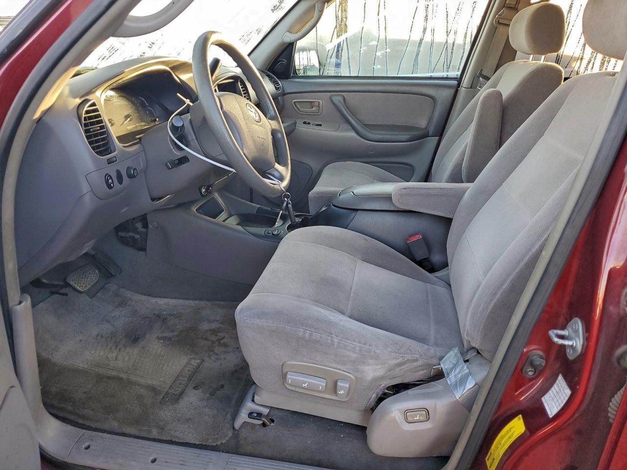 2004 TOYOTA Sequoia