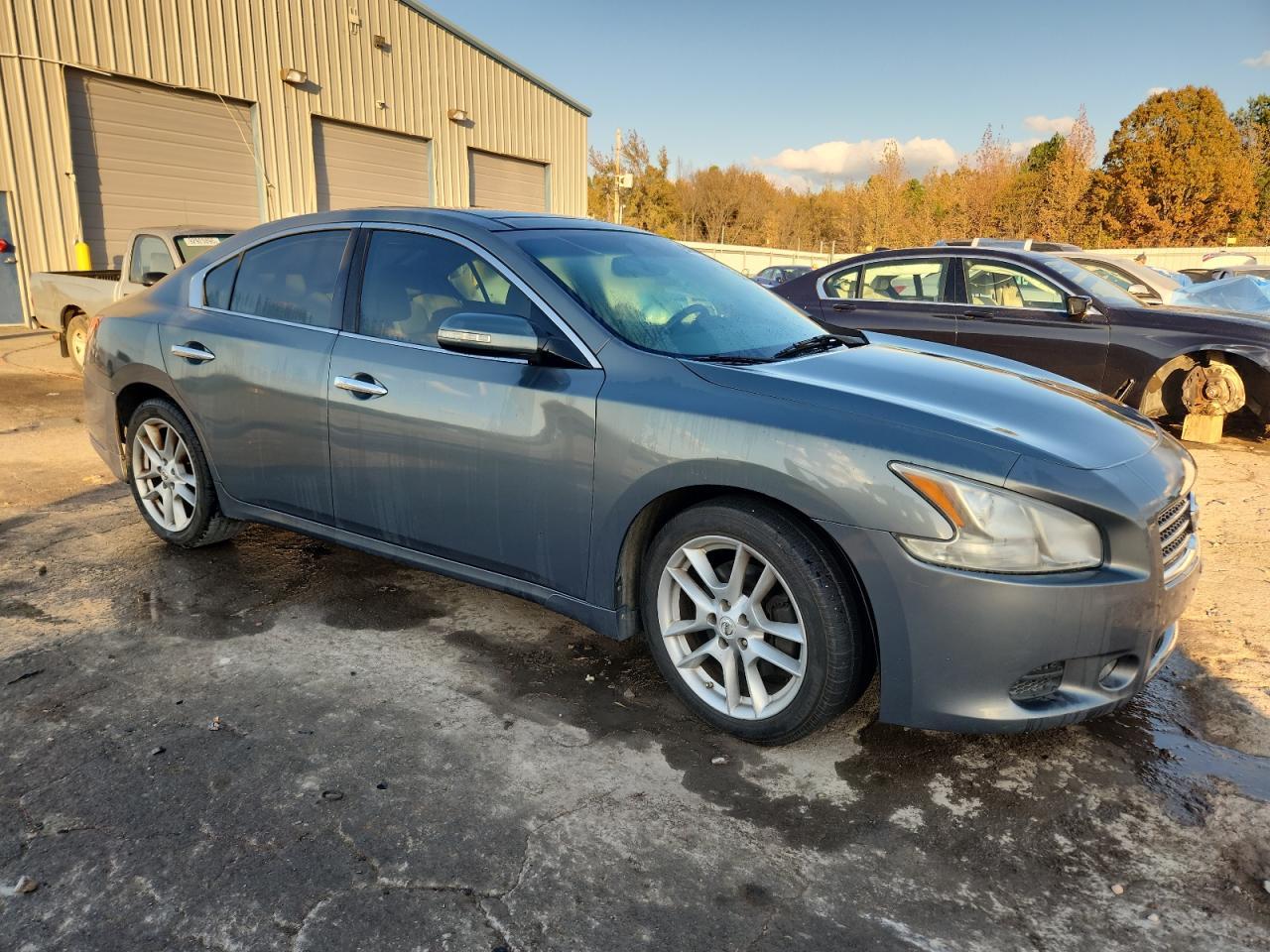2010 NISSAN Maxima