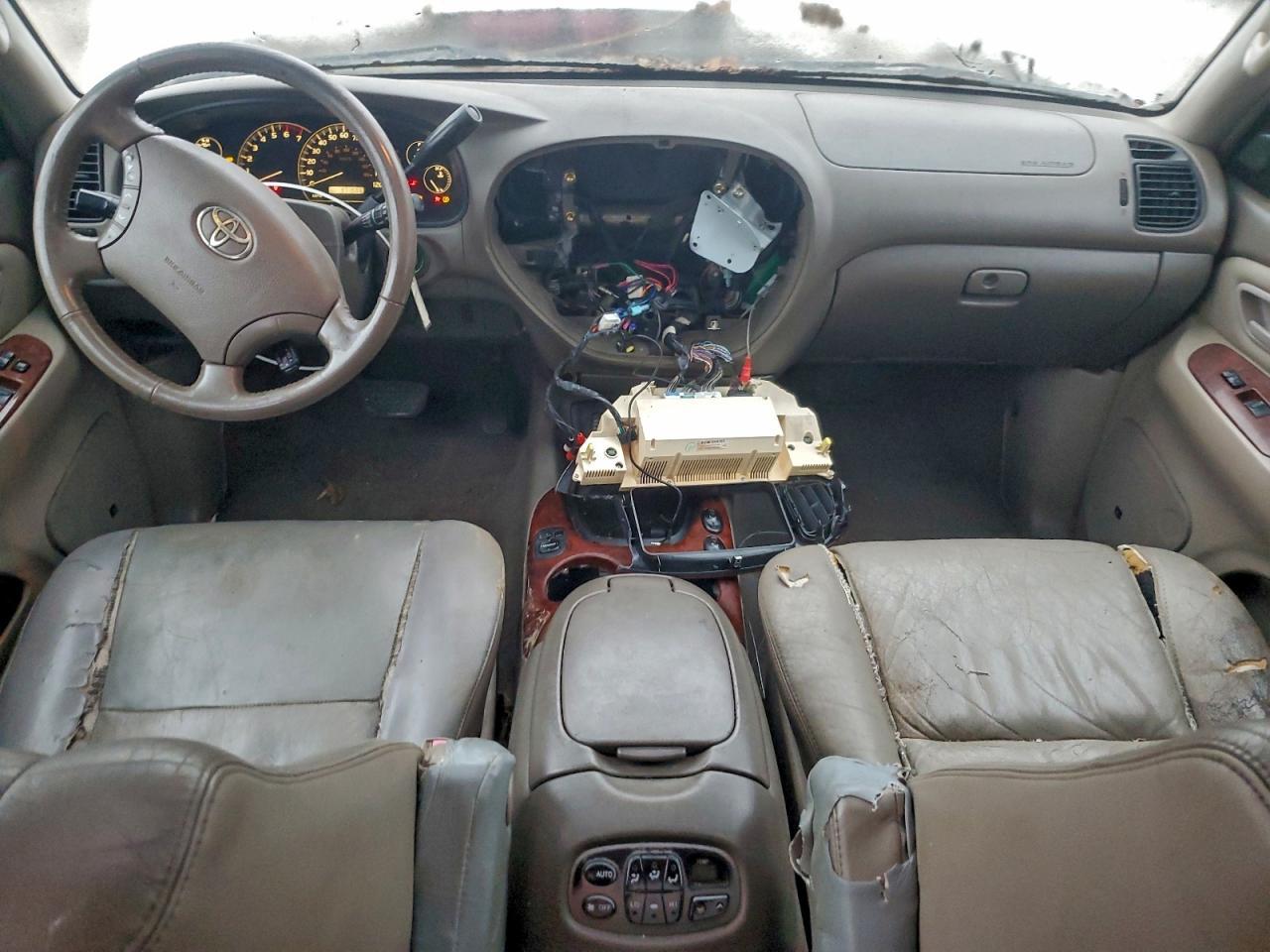 2005 TOYOTA Sequoia