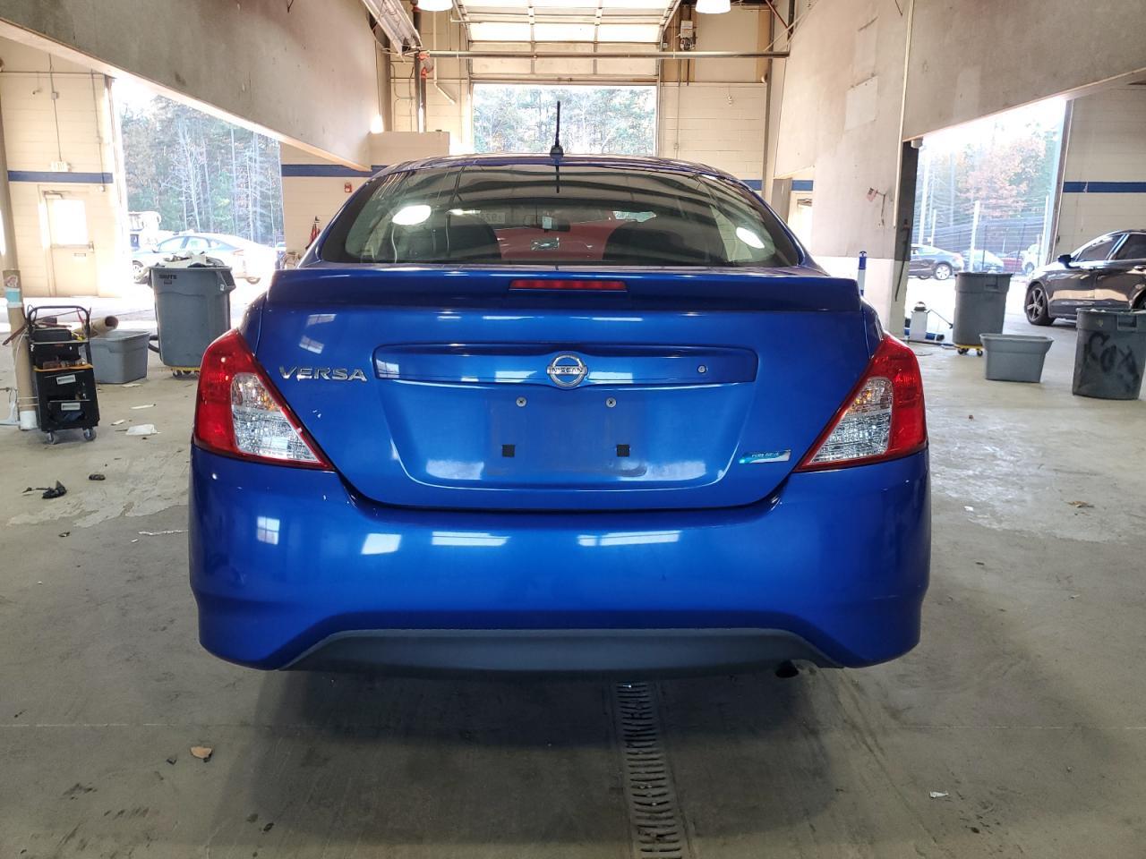2015 NISSAN VERSA