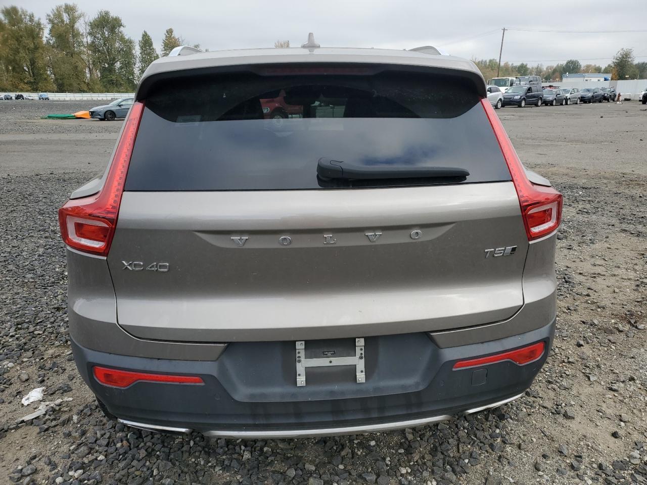 2020 VOLVO XC40