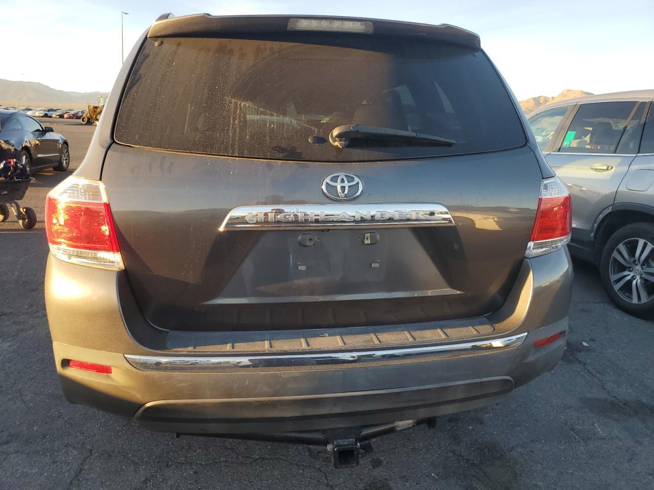 2011 TOYOTA HIGHLANDER