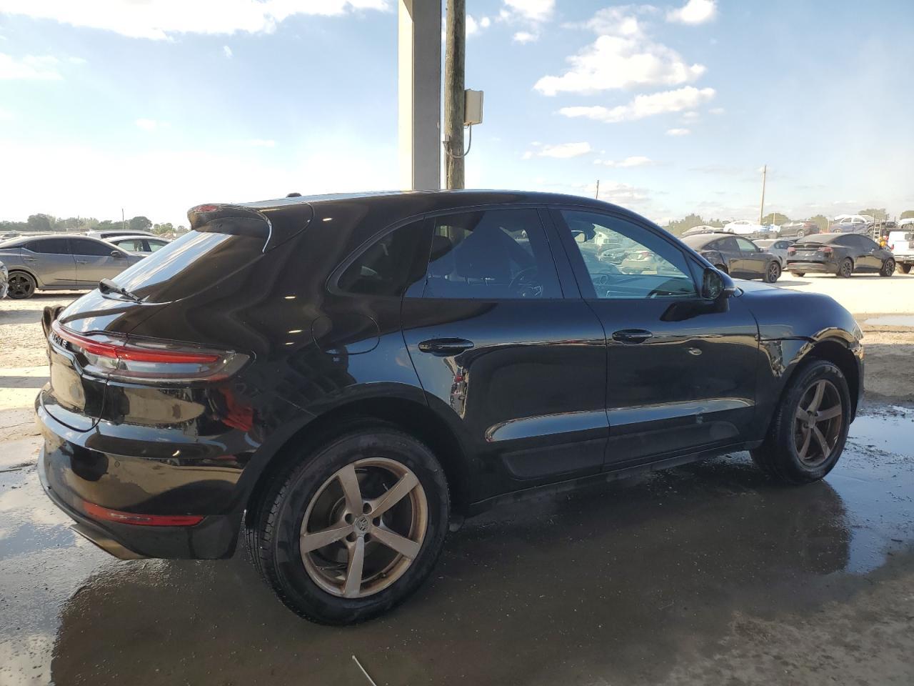2021 PORSCHE Macan
