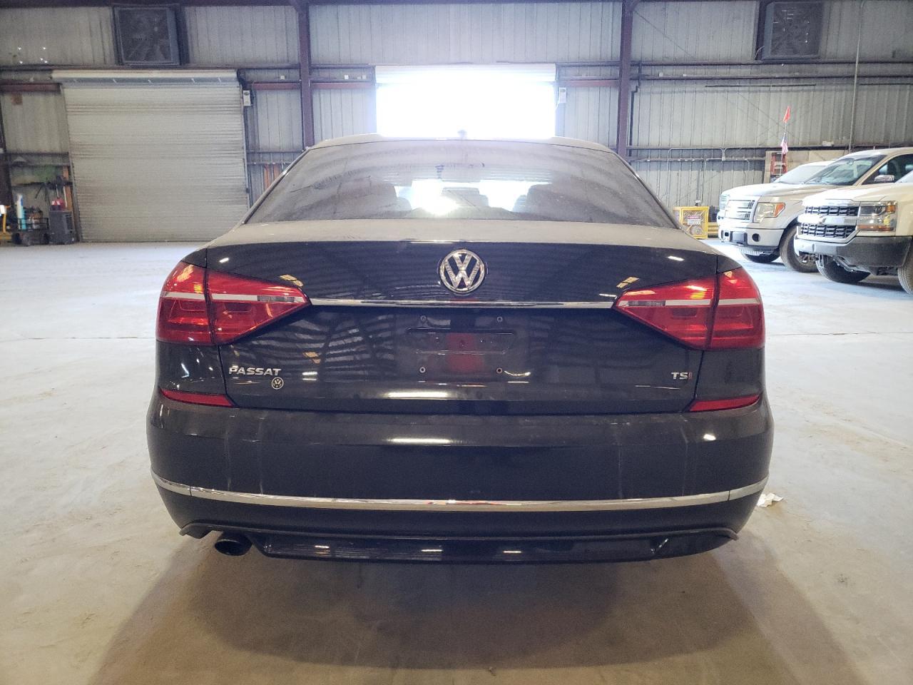 2016 VOLKSWAGEN Passat