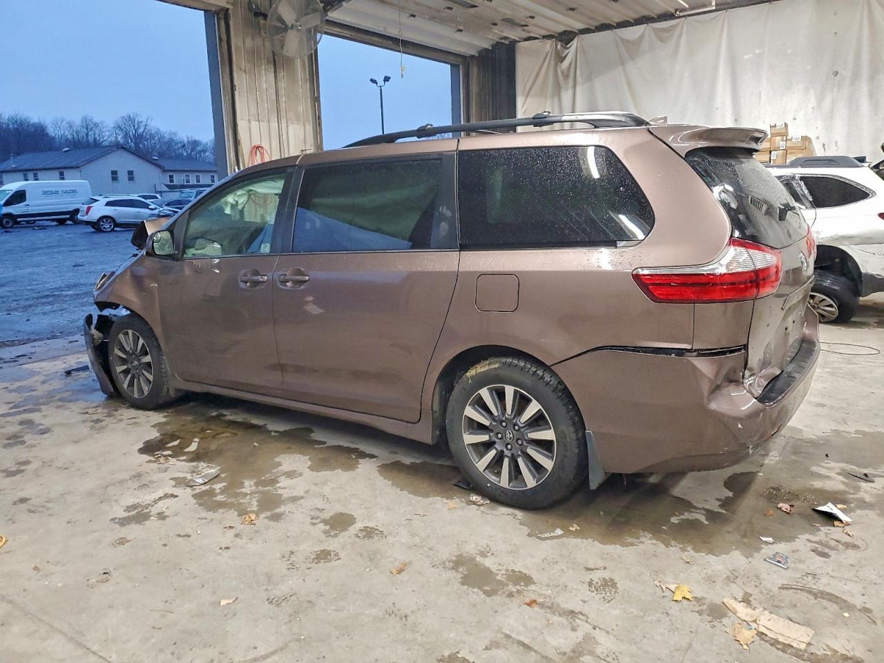 2018 TOYOTA SIENNA