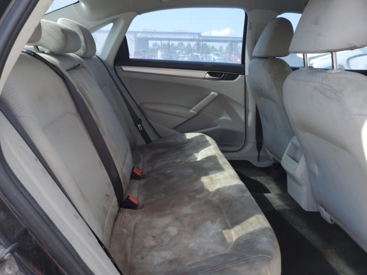 2016 VOLKSWAGEN Passat