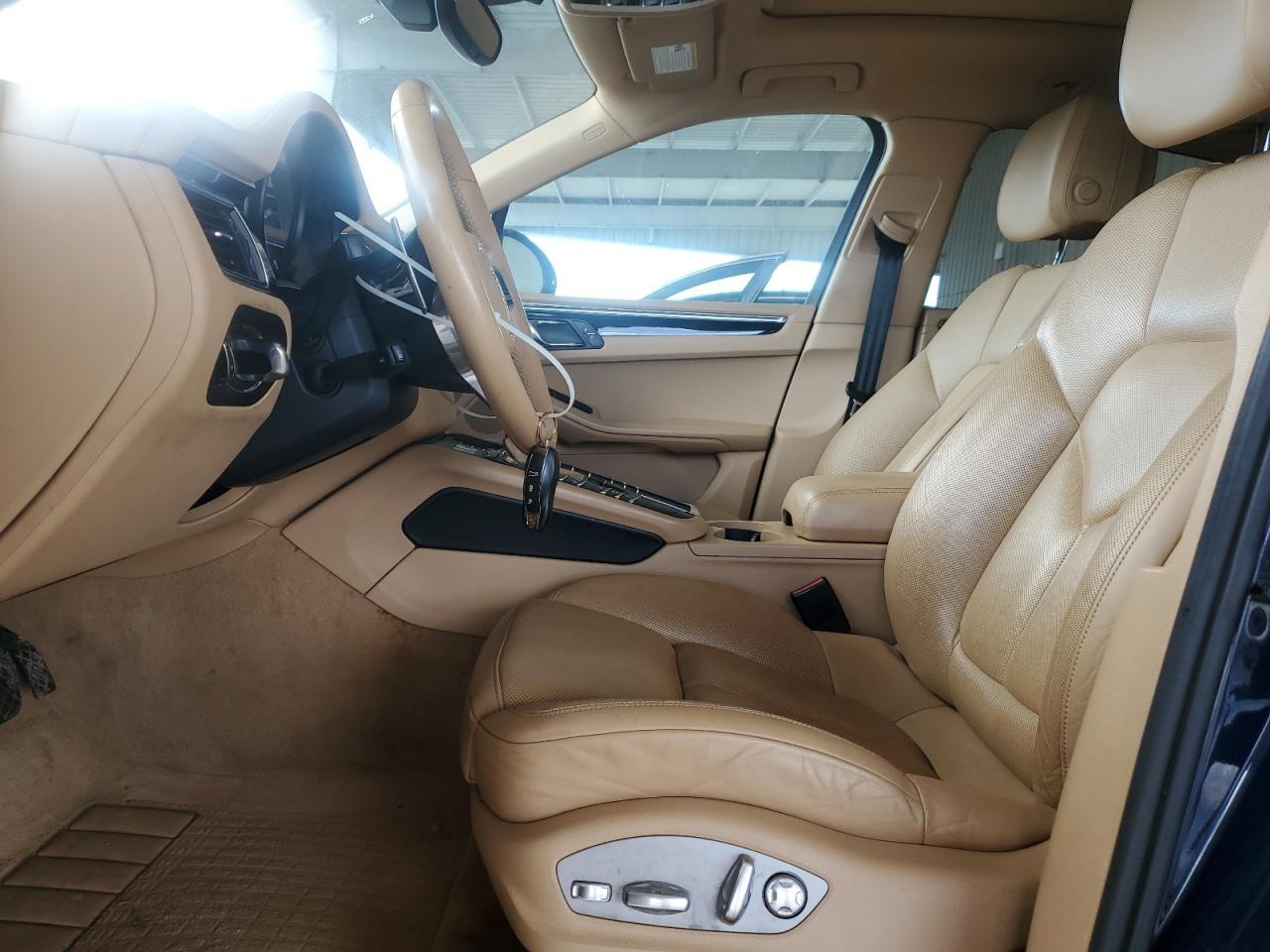 2015 PORSCHE Macan