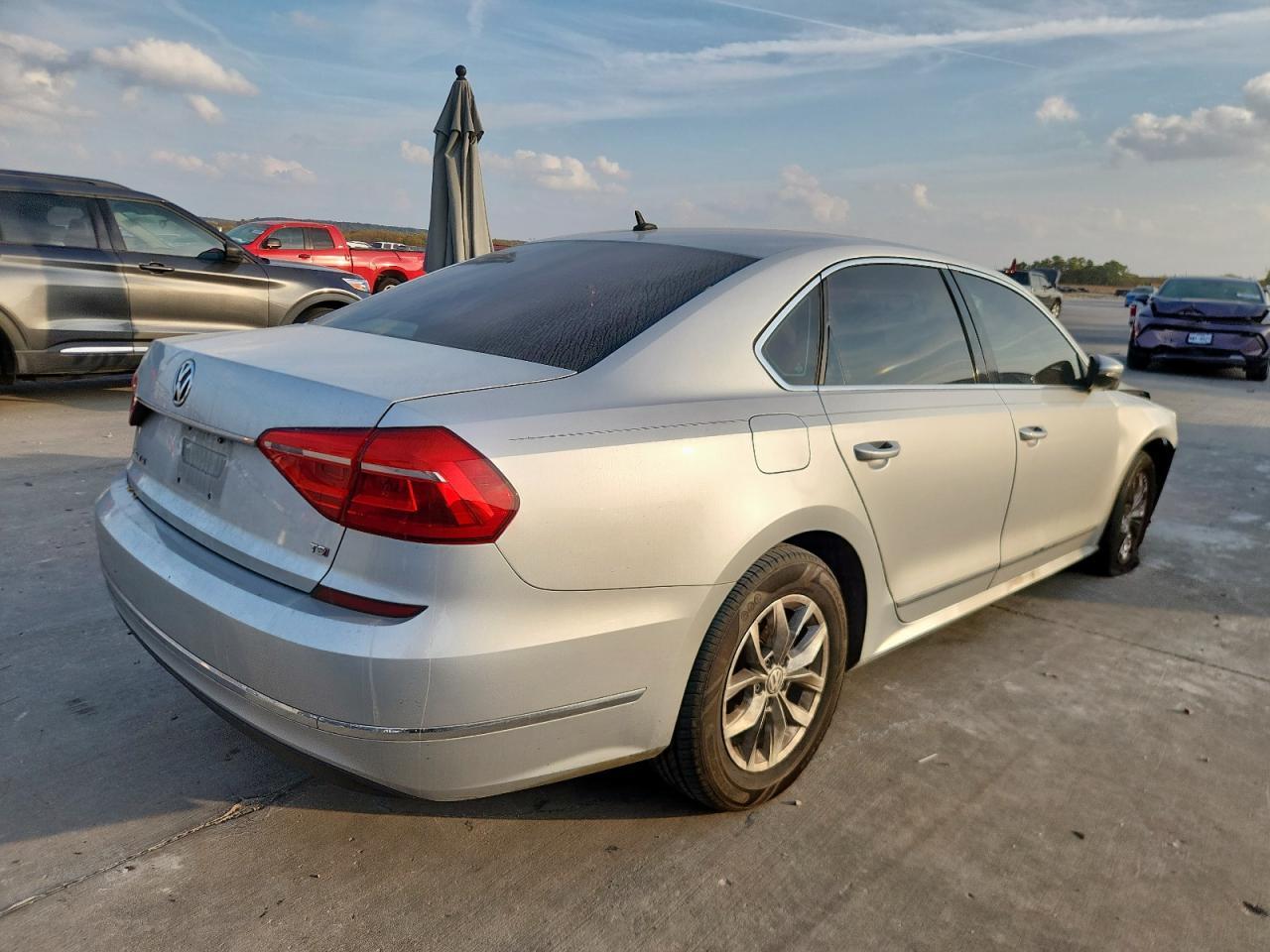 2016 VOLKSWAGEN Passat