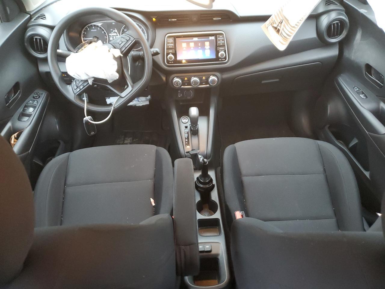 2024 NISSAN KICKS