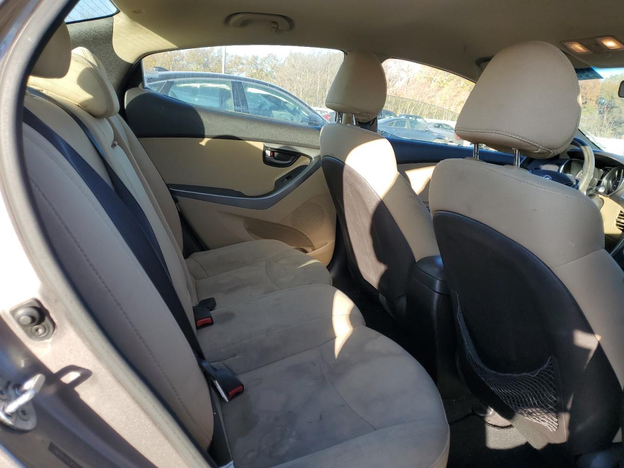 2012 HYUNDAI ELANTRA