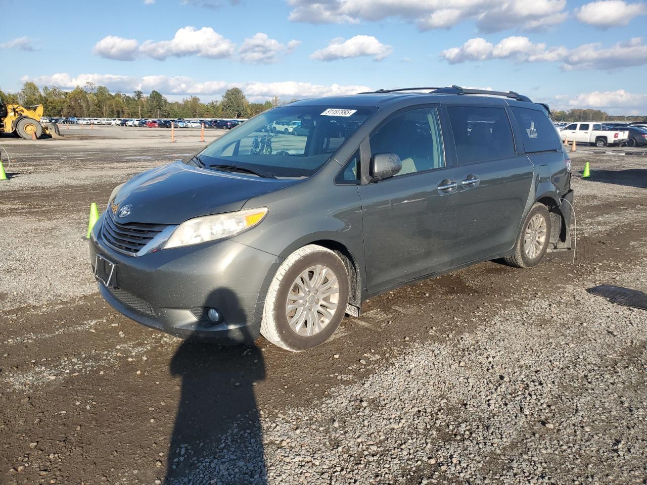 2012 TOYOTA SIENNA