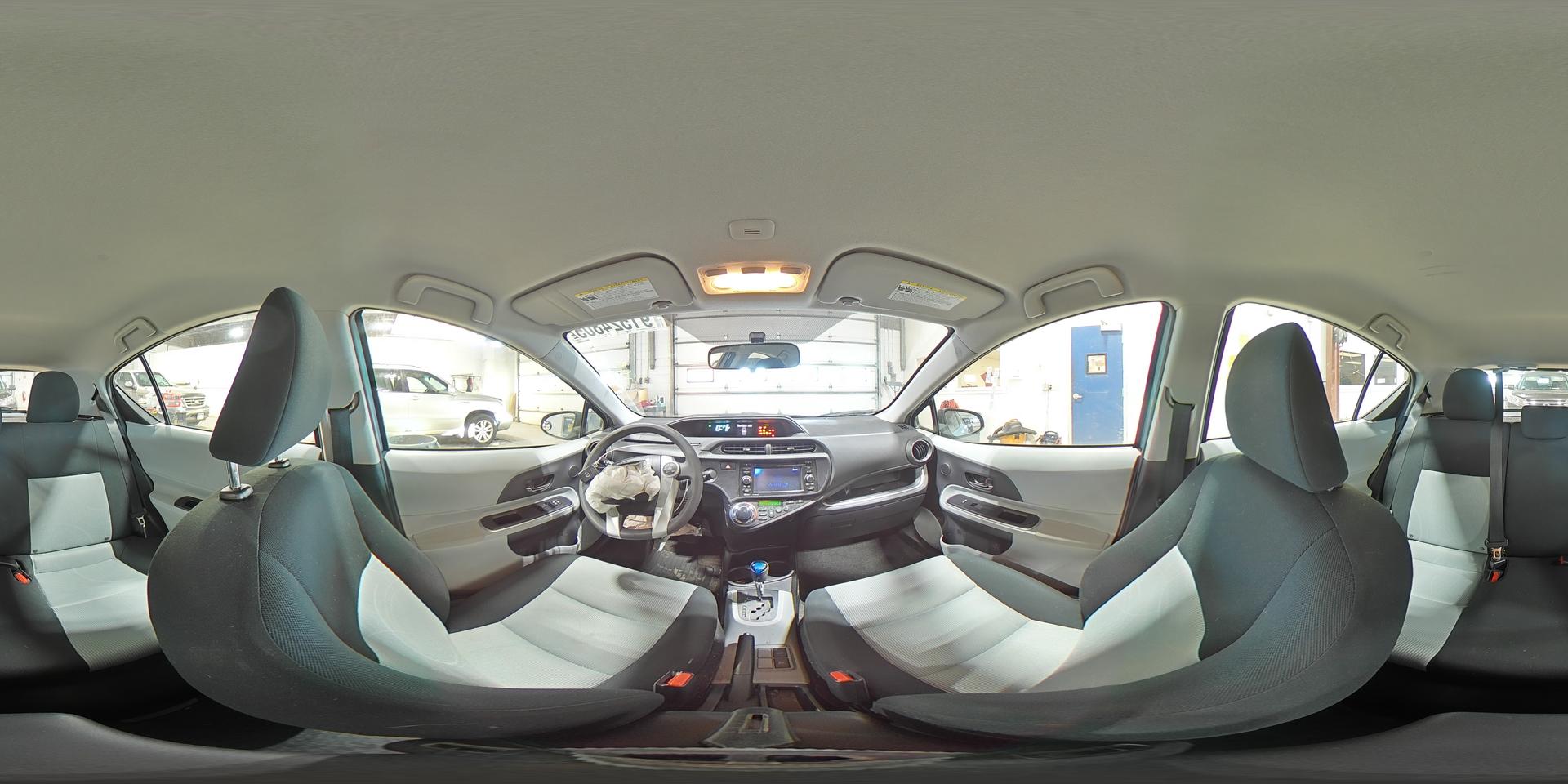 2014 TOYOTA Prius c