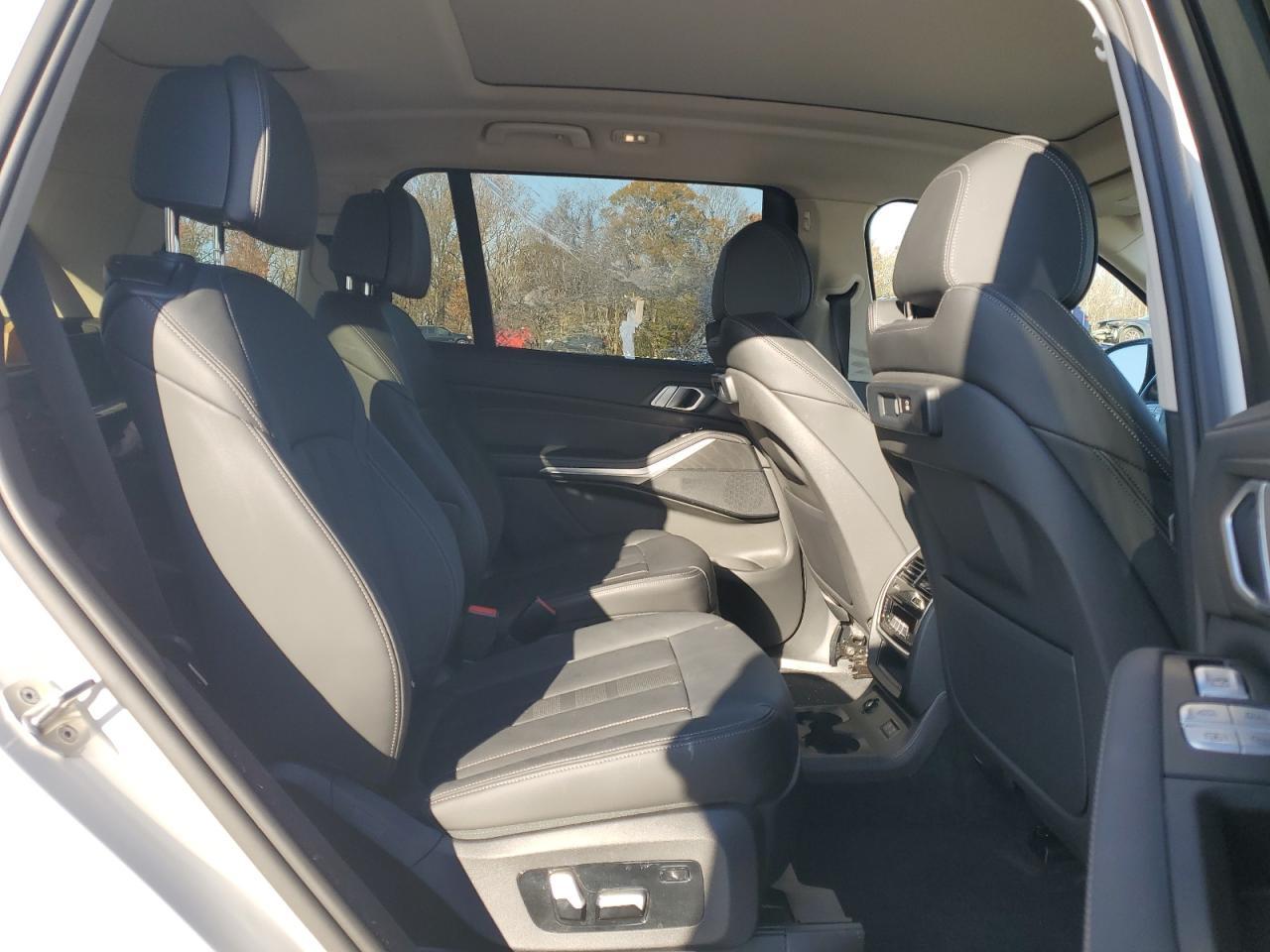 2022 BMW X7