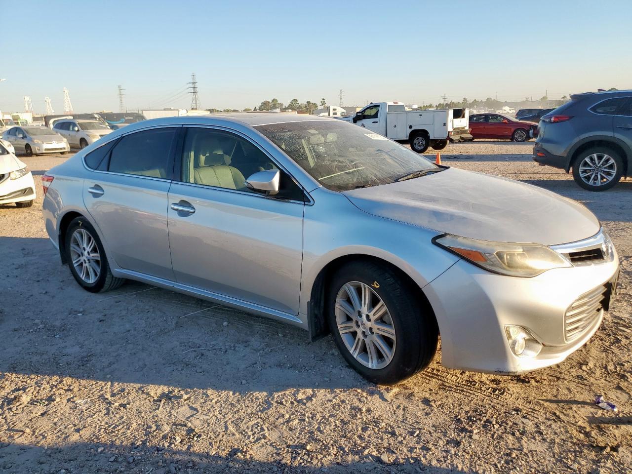 2013 TOYOTA Avalon