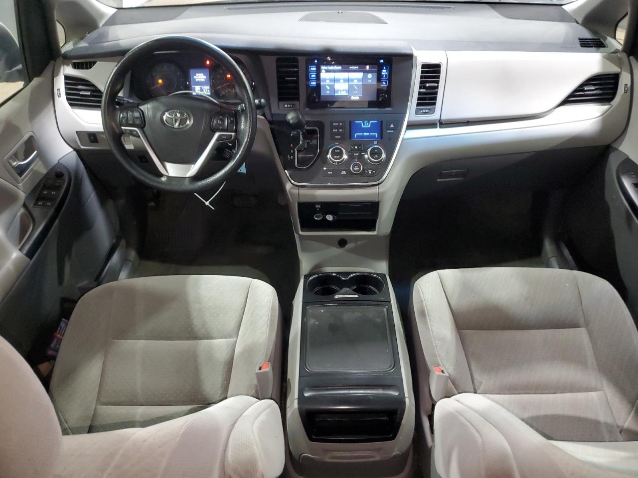 2017 TOYOTA SIENNA