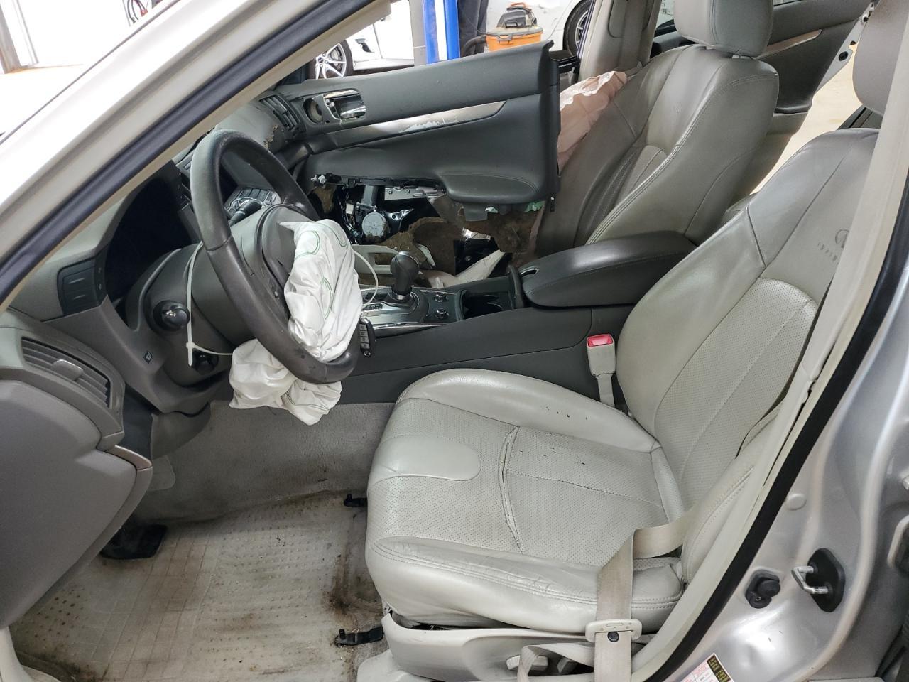 2011 INFINITI G37