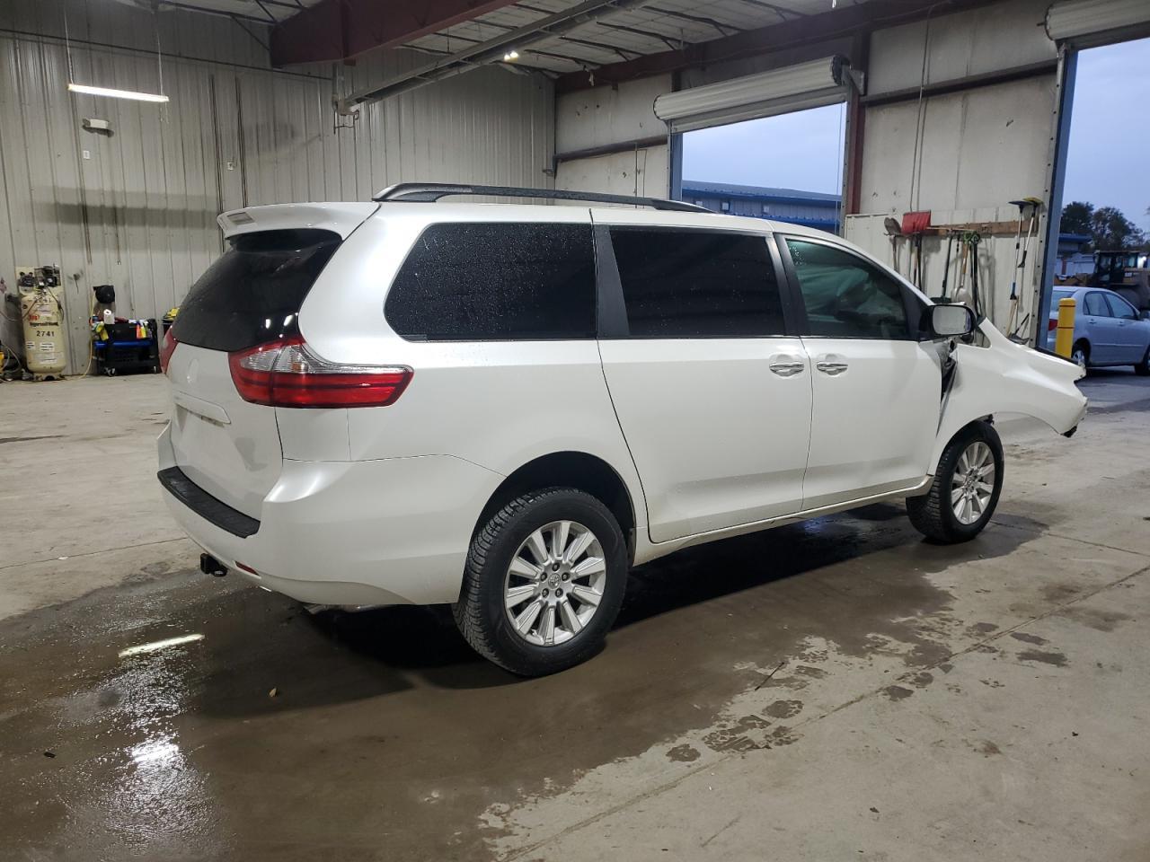 2015 TOYOTA SIENNA