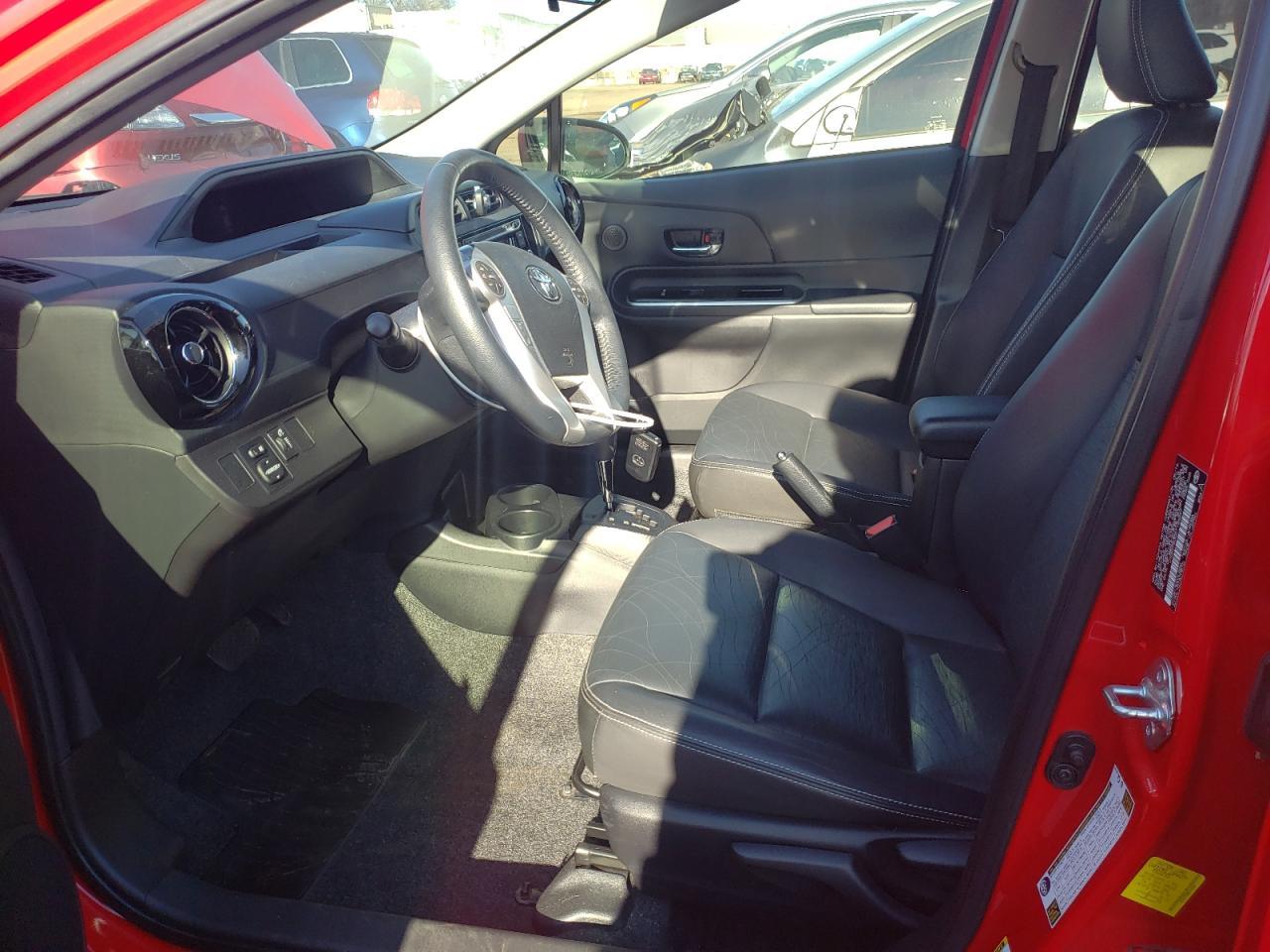 2016 TOYOTA Prius c