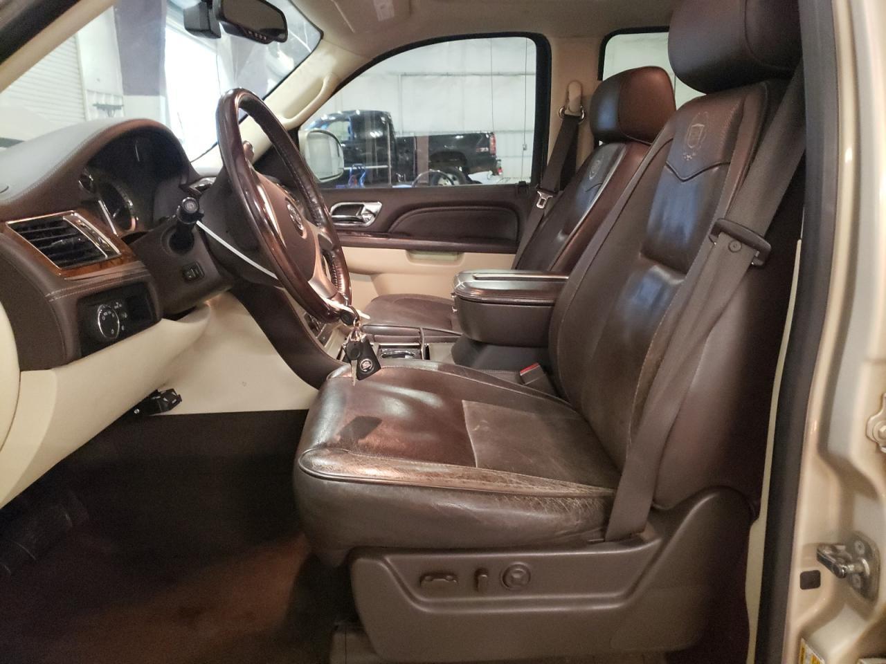 2011 CADILLAC ESCALADE