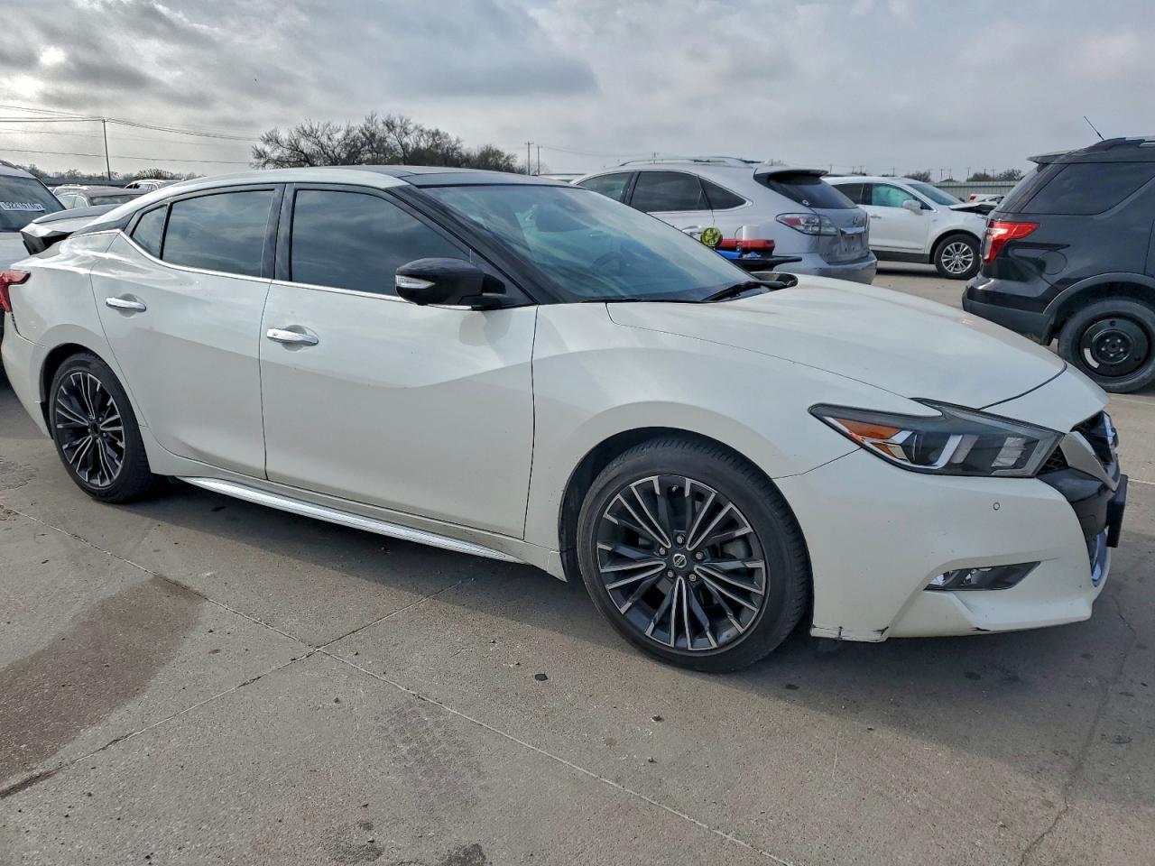 2017 NISSAN Maxima