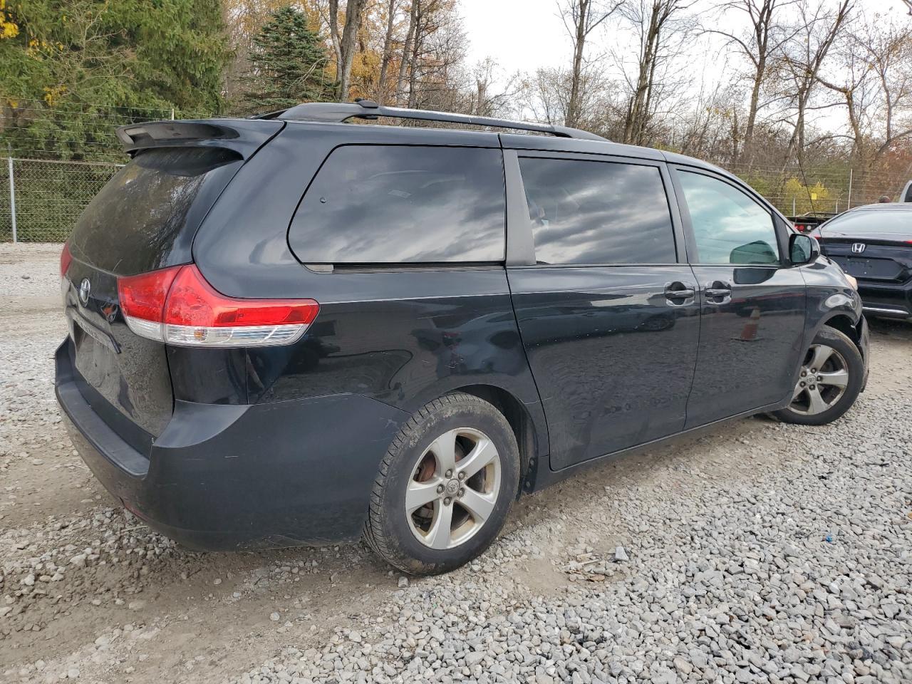 2011 TOYOTA SIENNA