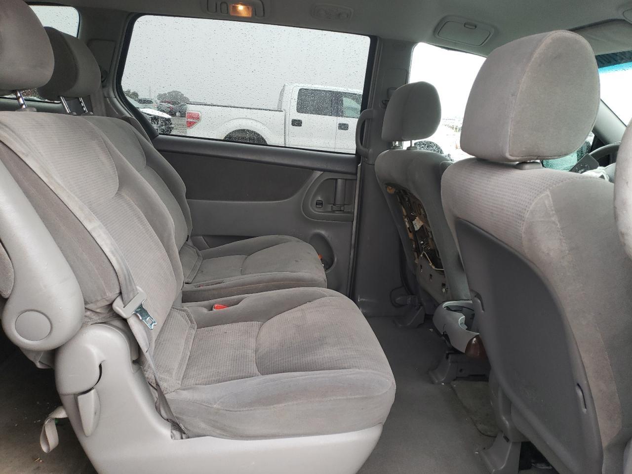 2004 TOYOTA SIENNA
